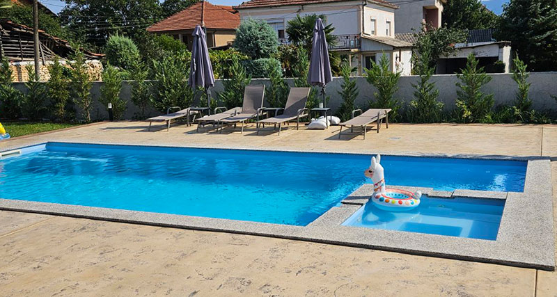 Кристал Базени