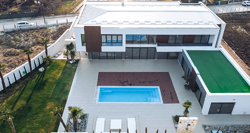 Кристал Базени